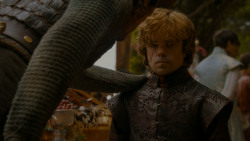 extant_GameOfThrones_4x02-TheLionAndTheRose_3298