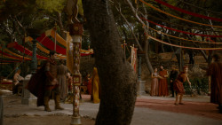 extant_GameOfThrones_4x02-TheLionAndTheRose_3316