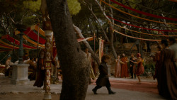 extant_GameOfThrones_4x02-TheLionAndTheRose_3317