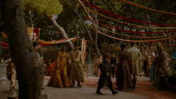 extant_GameOfThrones_4x02-TheLionAndTheRose_3319