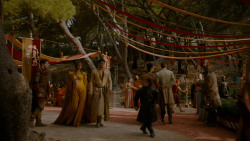 extant_GameOfThrones_4x02-TheLionAndTheRose_3320