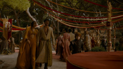 extant_GameOfThrones_4x02-TheLionAndTheRose_3324