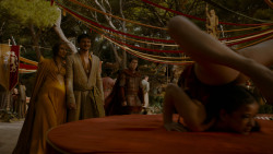 extant_GameOfThrones_4x02-TheLionAndTheRose_3326