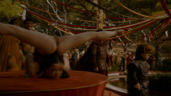 extant_GameOfThrones_4x02-TheLionAndTheRose_3329