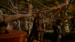 extant_GameOfThrones_4x02-TheLionAndTheRose_3330