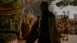 extant_GameOfThrones_4x02-TheLionAndTheRose_3339