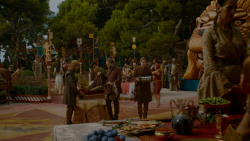 extant_GameOfThrones_4x02-TheLionAndTheRose_3342
