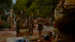 extant_GameOfThrones_4x02-TheLionAndTheRose_3345