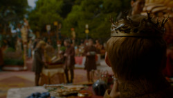 extant_GameOfThrones_4x02-TheLionAndTheRose_3346