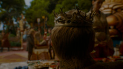extant_GameOfThrones_4x02-TheLionAndTheRose_3348