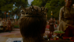 extant_GameOfThrones_4x02-TheLionAndTheRose_3350