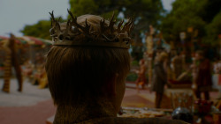 extant_GameOfThrones_4x02-TheLionAndTheRose_3352