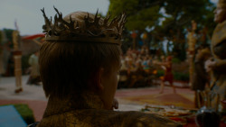 extant_GameOfThrones_4x02-TheLionAndTheRose_3353