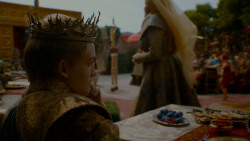 extant_GameOfThrones_4x02-TheLionAndTheRose_3356