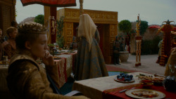 extant_GameOfThrones_4x02-TheLionAndTheRose_3361