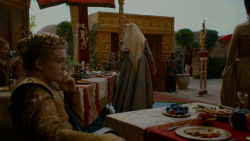 extant_GameOfThrones_4x02-TheLionAndTheRose_3362