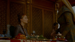 extant_GameOfThrones_4x02-TheLionAndTheRose_3364