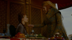 extant_GameOfThrones_4x02-TheLionAndTheRose_3365