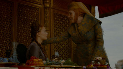extant_GameOfThrones_4x02-TheLionAndTheRose_3366