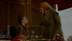extant_GameOfThrones_4x02-TheLionAndTheRose_3368