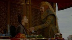 extant_GameOfThrones_4x02-TheLionAndTheRose_3370