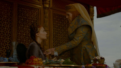 extant_GameOfThrones_4x02-TheLionAndTheRose_3371