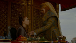 extant_GameOfThrones_4x02-TheLionAndTheRose_3372