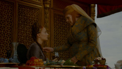 extant_GameOfThrones_4x02-TheLionAndTheRose_3376