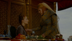 extant_GameOfThrones_4x02-TheLionAndTheRose_3377