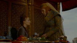 extant_GameOfThrones_4x02-TheLionAndTheRose_3378