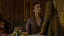 extant_GameOfThrones_4x02-TheLionAndTheRose_3379