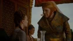 extant_GameOfThrones_4x02-TheLionAndTheRose_3384