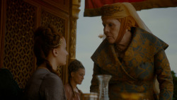 extant_GameOfThrones_4x02-TheLionAndTheRose_3385