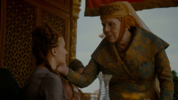 extant_GameOfThrones_4x02-TheLionAndTheRose_3388