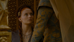 extant_GameOfThrones_4x02-TheLionAndTheRose_3391