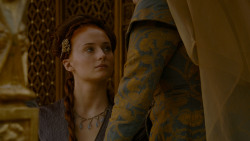 extant_GameOfThrones_4x02-TheLionAndTheRose_3392
