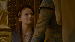 extant_GameOfThrones_4x02-TheLionAndTheRose_3393
