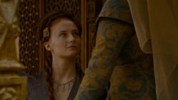 extant_GameOfThrones_4x02-TheLionAndTheRose_3394