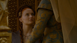 extant_GameOfThrones_4x02-TheLionAndTheRose_3395