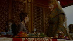extant_GameOfThrones_4x02-TheLionAndTheRose_3398