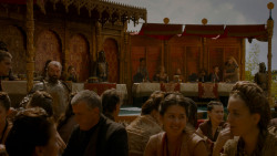 extant_GameOfThrones_4x02-TheLionAndTheRose_3399