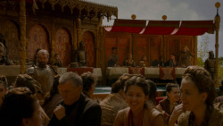 extant_GameOfThrones_4x02-TheLionAndTheRose_3400
