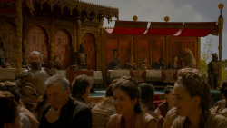 extant_GameOfThrones_4x02-TheLionAndTheRose_3403