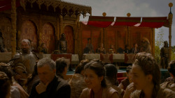 extant_GameOfThrones_4x02-TheLionAndTheRose_3404