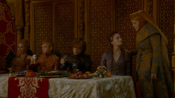 extant_GameOfThrones_4x02-TheLionAndTheRose_3410