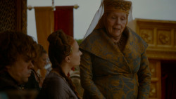 extant_GameOfThrones_4x02-TheLionAndTheRose_3412