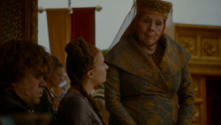 extant_GameOfThrones_4x02-TheLionAndTheRose_3413