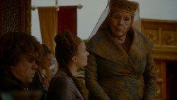 extant_GameOfThrones_4x02-TheLionAndTheRose_3414