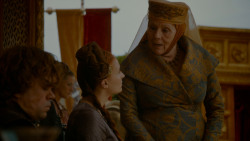 extant_GameOfThrones_4x02-TheLionAndTheRose_3415