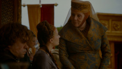 extant_GameOfThrones_4x02-TheLionAndTheRose_3416